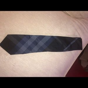 COPY - Burberry Men’s Neck tie in Good condition.